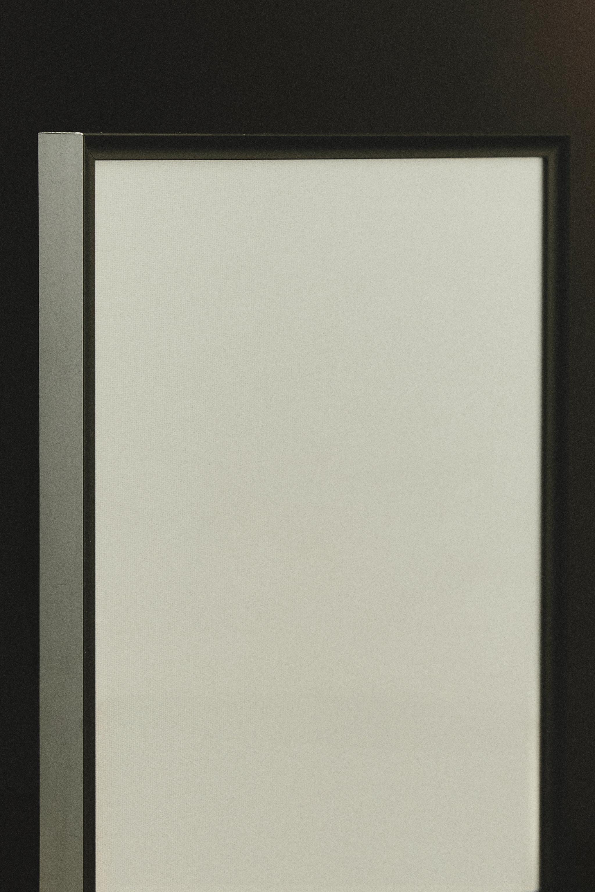 BLACK METAL PICTURE FRAME